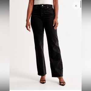 Abercrombie high rise 90s Relaxed Jean in Black 26S Short Curve Love